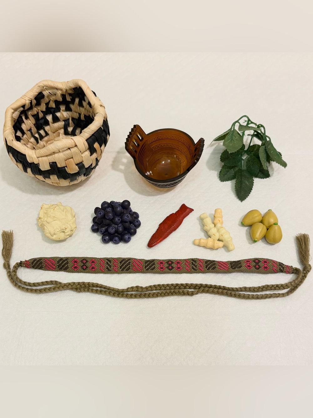 American Girl Doll Kaya's Foods (Trading
Feast and Tule Mat Set)